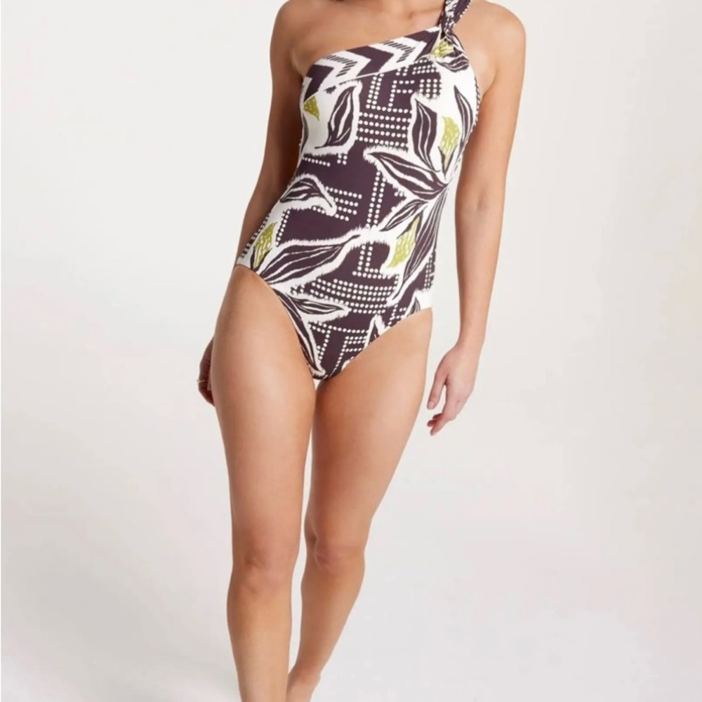 New*nwt* CALIA twisted shoulder one piece Swimsuit size 4